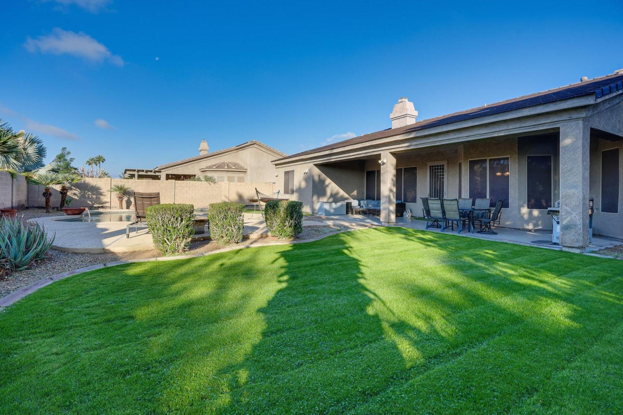 Goodyear Group Getaway With Pool And Putting Green Екстер'єр фото